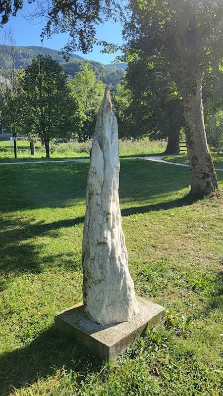 Natural Art - Quartz Sculpture - Image 1