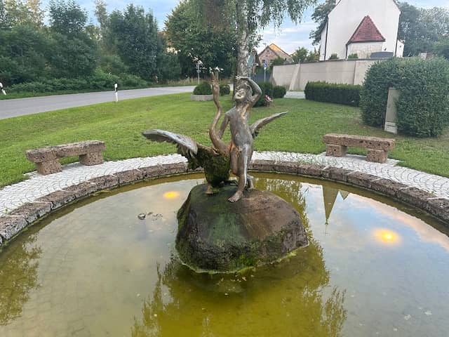 Brunnen beim Maibaum - Image 1