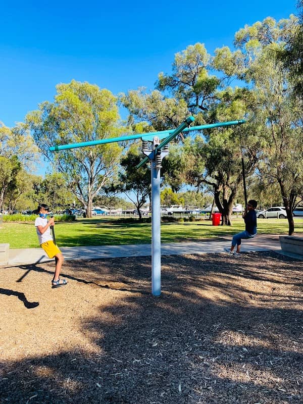 Ornamental Lakes Park - Image 2