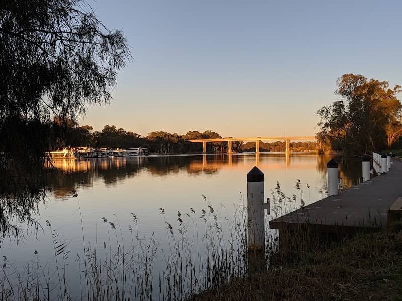 Ornamental Lakes Park - Image 3
