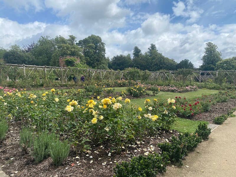 Garden Cottage - Image 1