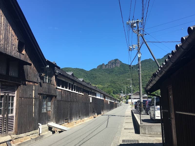 黒塀の小径 - Image 1
