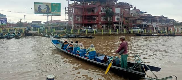 အင်းလေးစက်လှေဝန်ဆောင်မူ့ ကိုမျိုးချစ် - Image 1