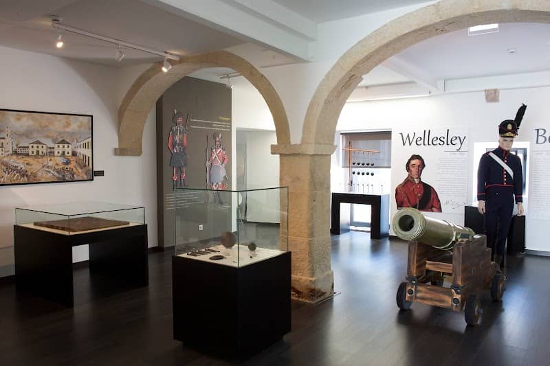 Interpretation Center of Torres Lines / Tour Desk - Image 1