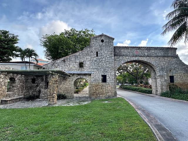 Coral Gables - Alhambra Entrance - Image 1