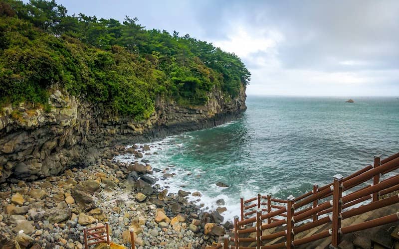Seogwipo Jeongbang Waterfall - Image 2