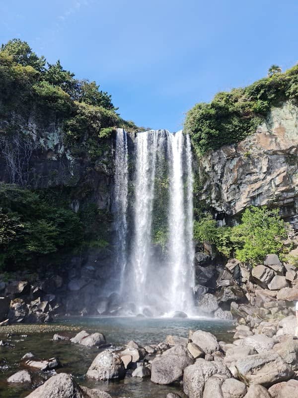 Seogwipo Jeongbang Waterfall - Image 3