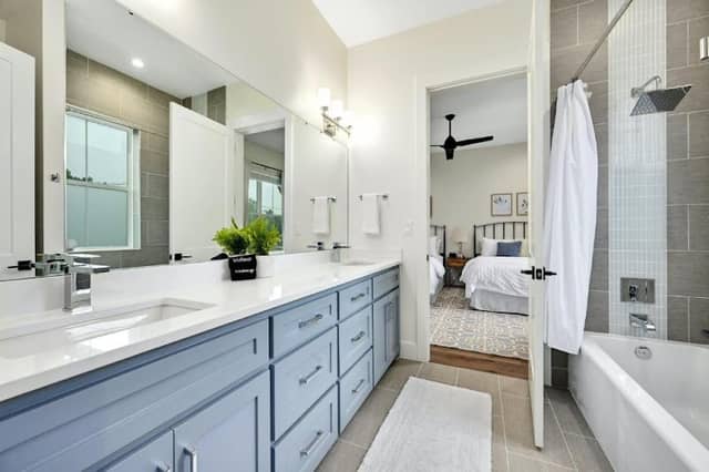 Lakeshore Splendor - Image 1