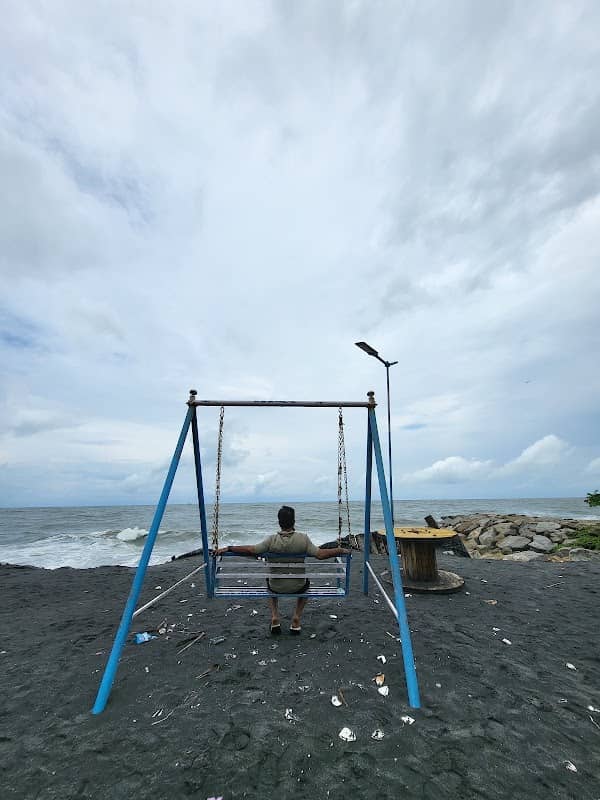 Booboo black sand beach - Image 1