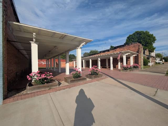 Plymouth Bear Towne Market - Image 3