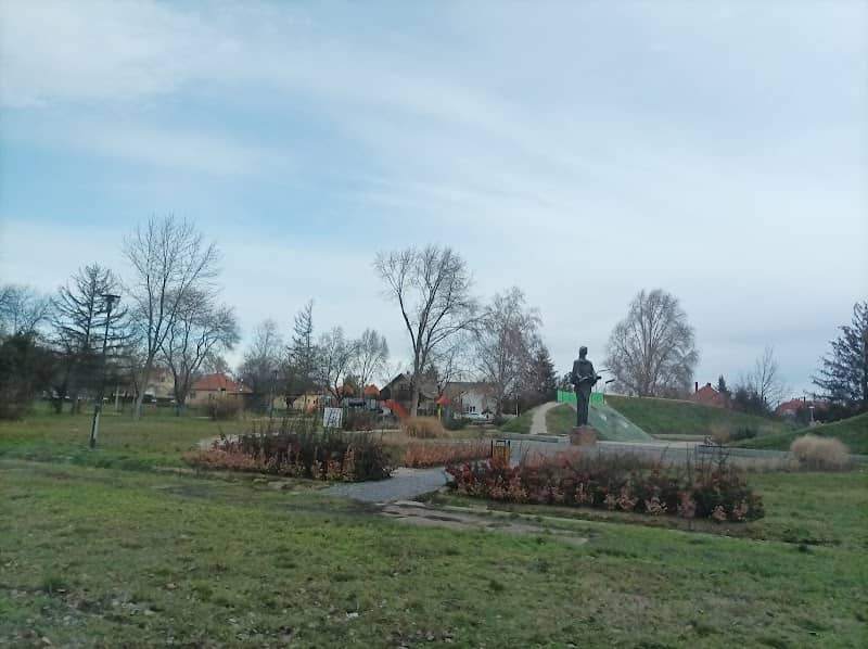 Szobor Park - Image 1