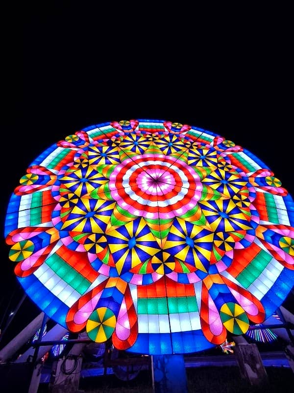 Giant Lantern and Tourist Information Center - Image 1