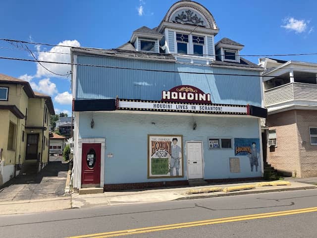 Houdini Museum, Tour & Magic Show WEEKENDS - Image 2