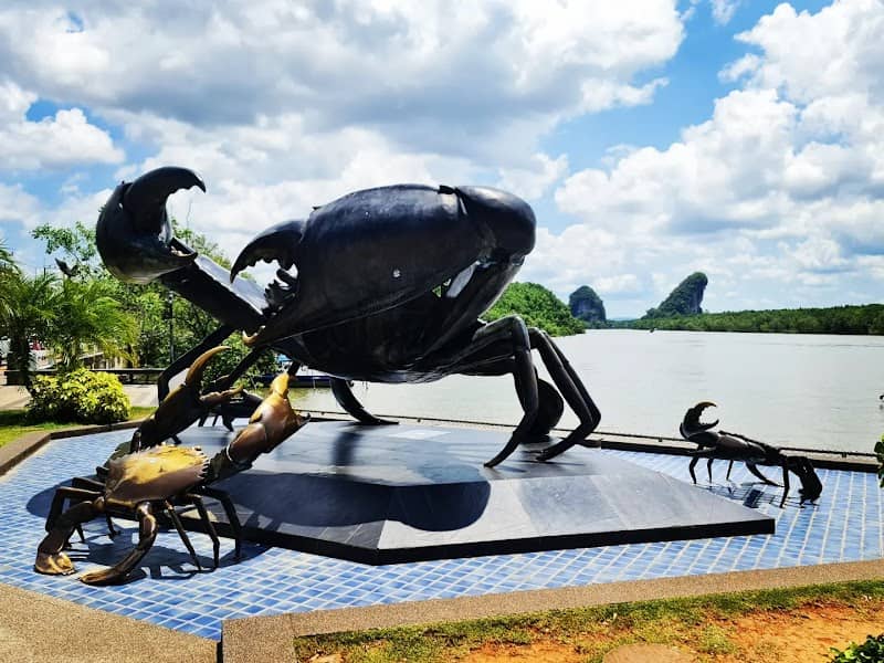 The Mud Crabs Sculpture - Image 2