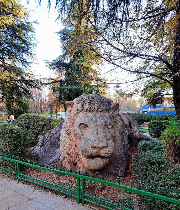 Lion Statue - Image 1