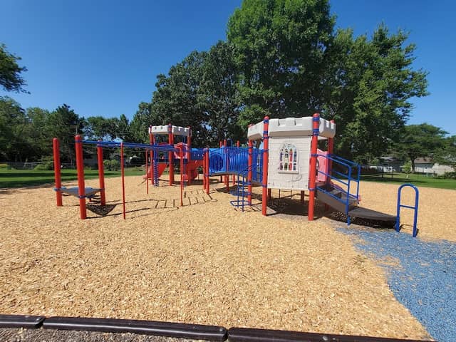 Lad Park - Image 1