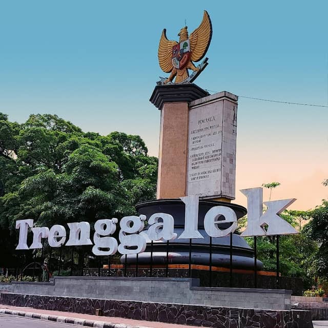 Alun-Alun Kabupaten Trenggalek - Image 1
