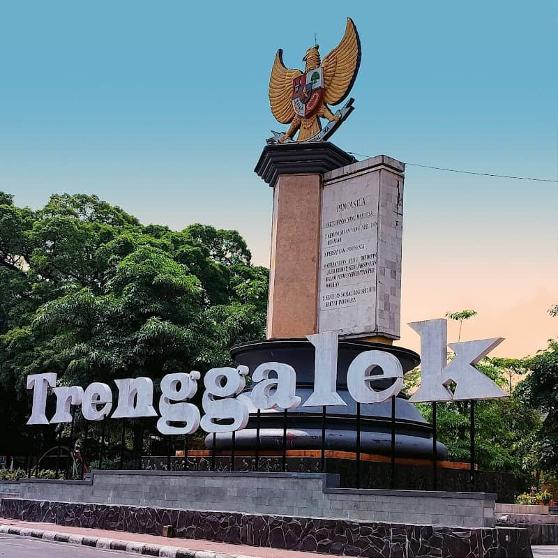 Alun-Alun Kabupaten Trenggalek - Image 1
