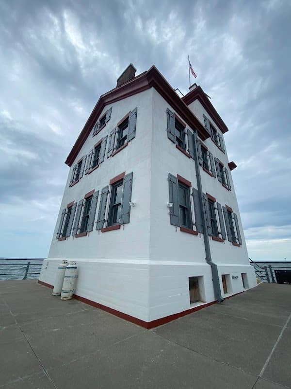 Lorain Harbor Lighthouse - Image 2