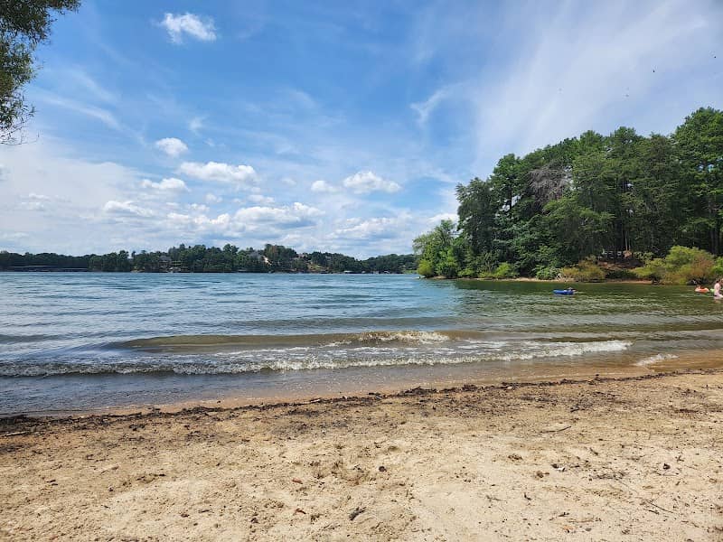 Holly Park - Image 1