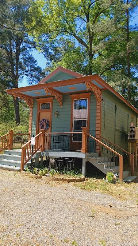 Lafitte's Landing Guest Quarters - Image 2
