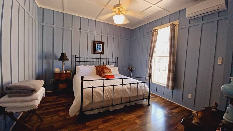 Lafitte's Landing Guest Quarters - Image 3