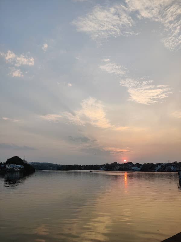 Neelam Park - Image 1