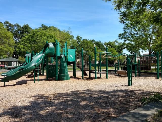 Vintage Oaks Park - Image 1