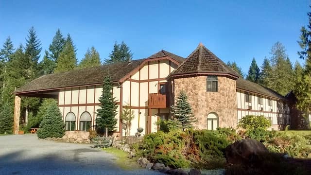 Packwood Lodge - Image 1