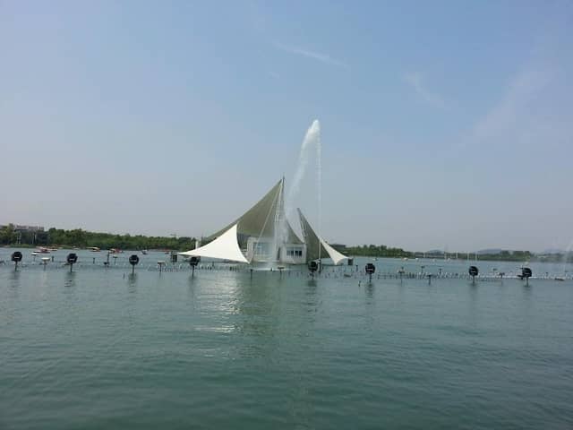 Jiyanghu Leisure Park - Image 1