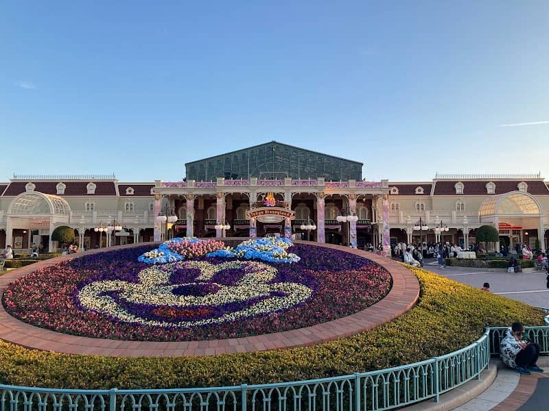 Mickey Flowerbed - Tokyo Disneyland Park Entrance - Image 1