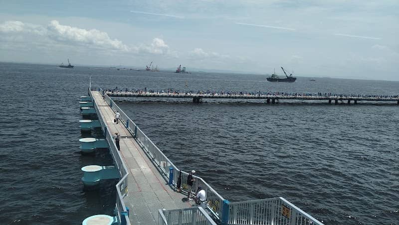 Honmoku Fishing Pier - Image 1