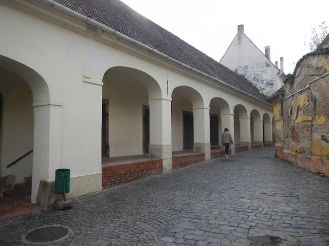 Lábasház - Image 1