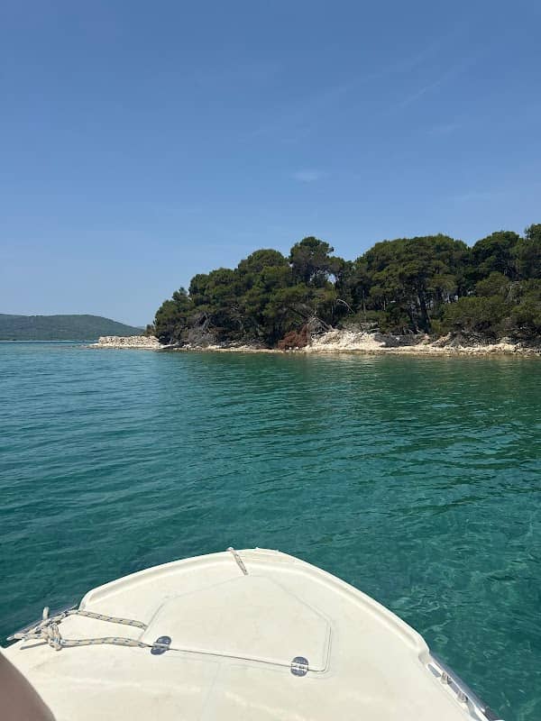 Island stop - Image 1