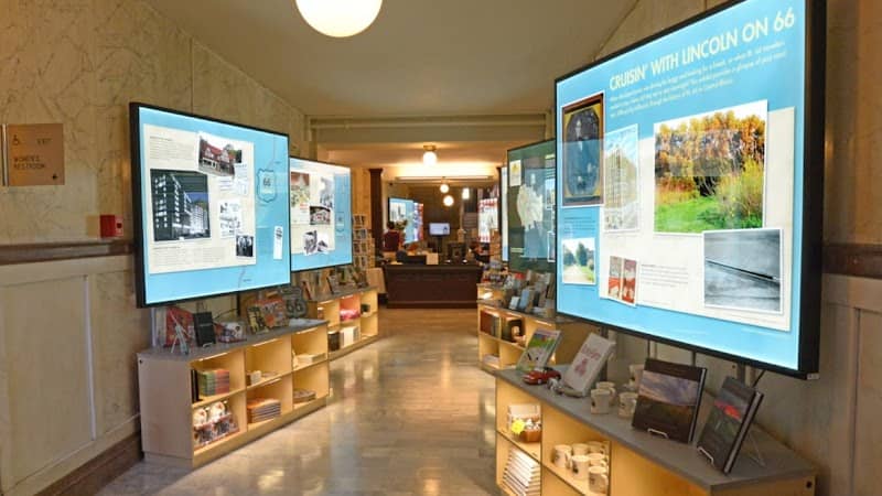 Cruisin with Lincoln on 66 Visitors Center and Gift Shop - Image 1