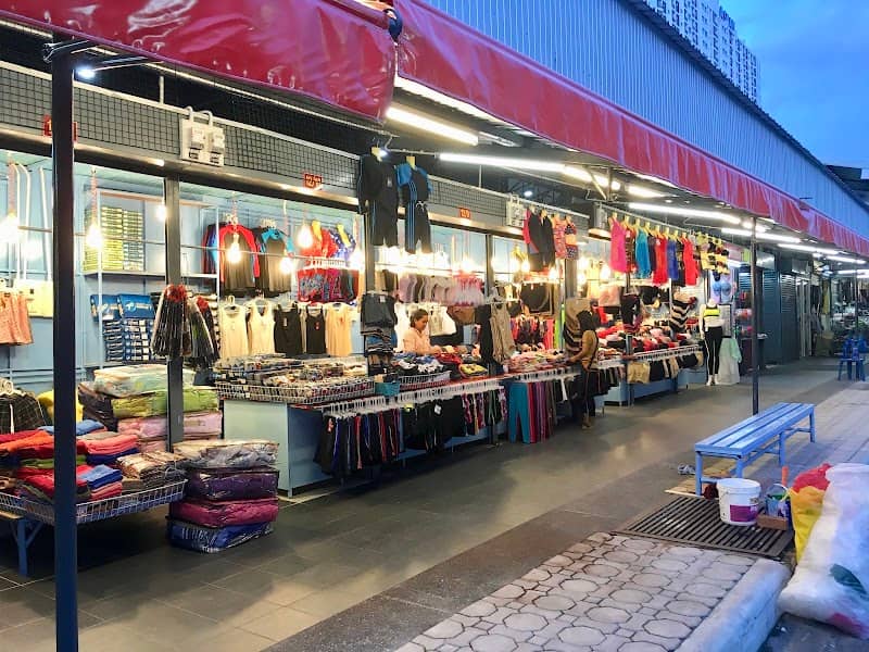 ASEAN Night Bazaar Hatyai - Image 1