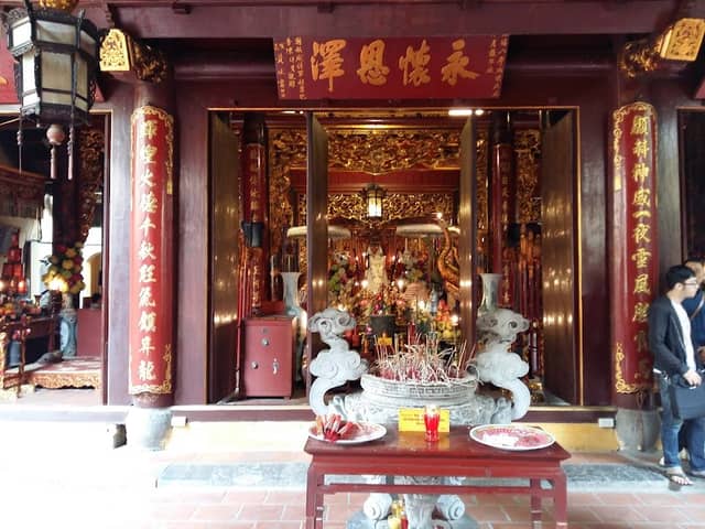 Bach Ma Temple - Image 1