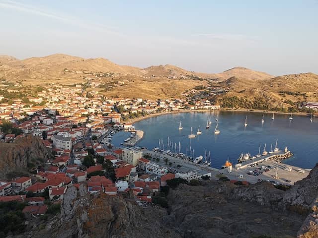 Old Harbor Myrina - Image 3