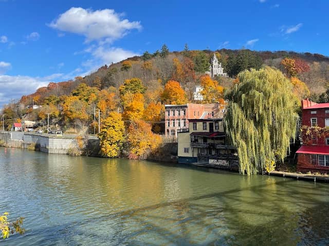 Riverside Park - Image 1