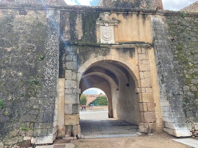 Puerta de la Trinidad - Image 3