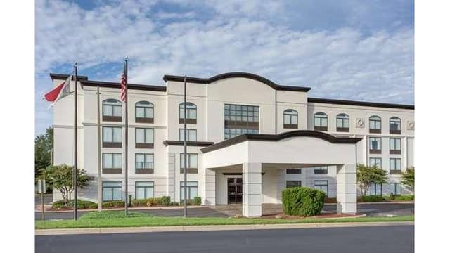 Wingate by Wyndham Mooresville - Image 1
