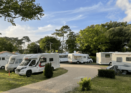 AIRE CAMPING CAR - CAMPING proche ROYAN à MESCHERS proximité attractions - Image 1