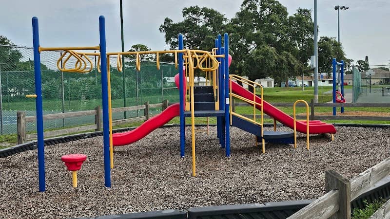 Schumann Drive Park - Image 2