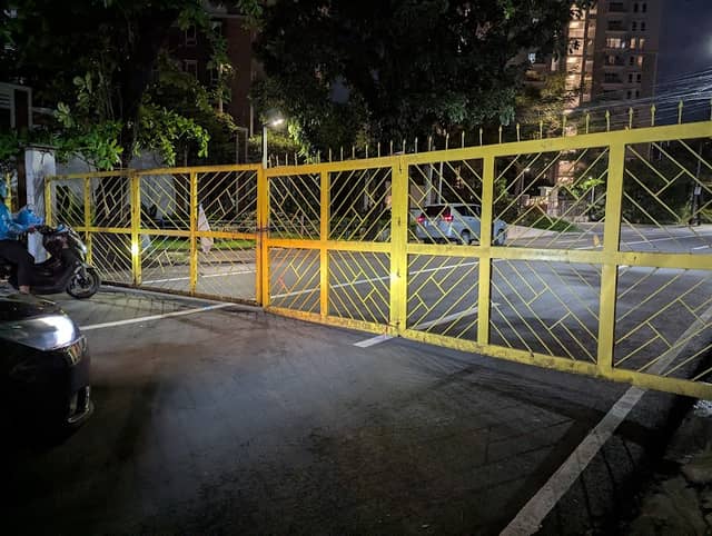 West Capitol Drive-Fairlane Gate - Image 1