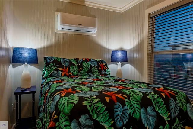Blue Dolphin Inn & Cottages - Image 1