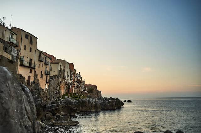 Punto di vista dalle scale al mare - Image 1