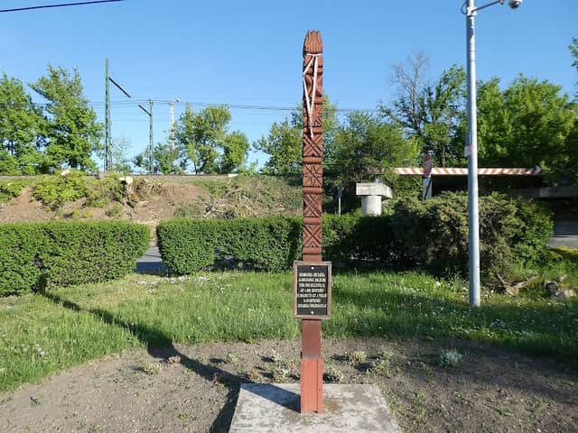 56-os Emlékoszlop - Image 1