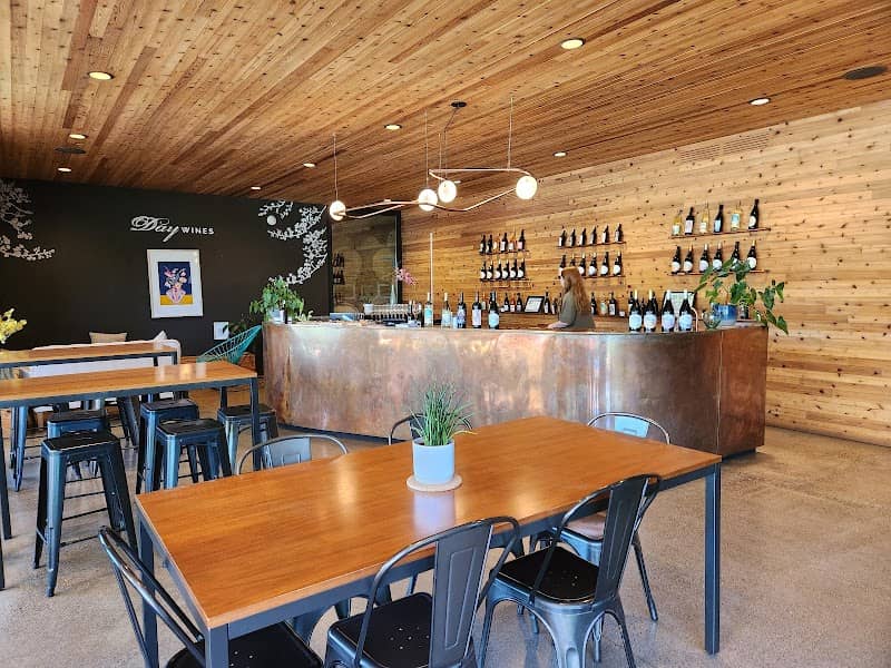 Day Wines - Image 2