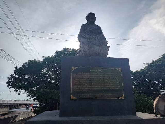 Khun Kala Monument - Image 1