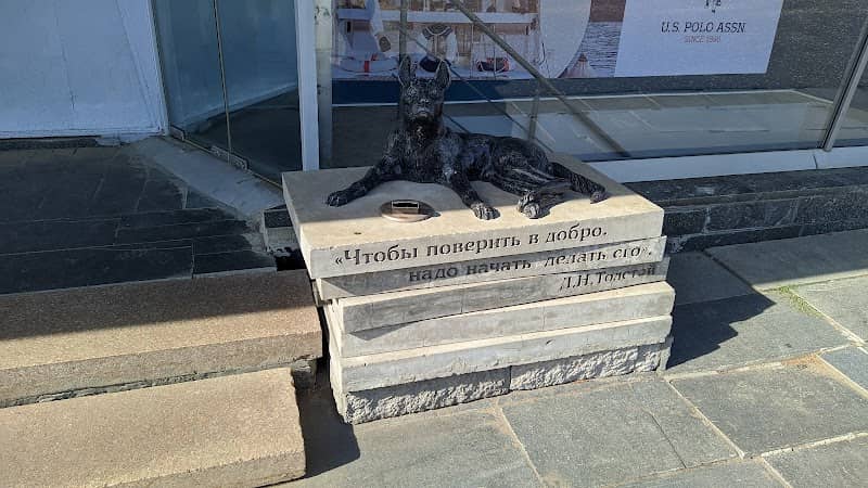 Monument piggy homeless animals - Image 2